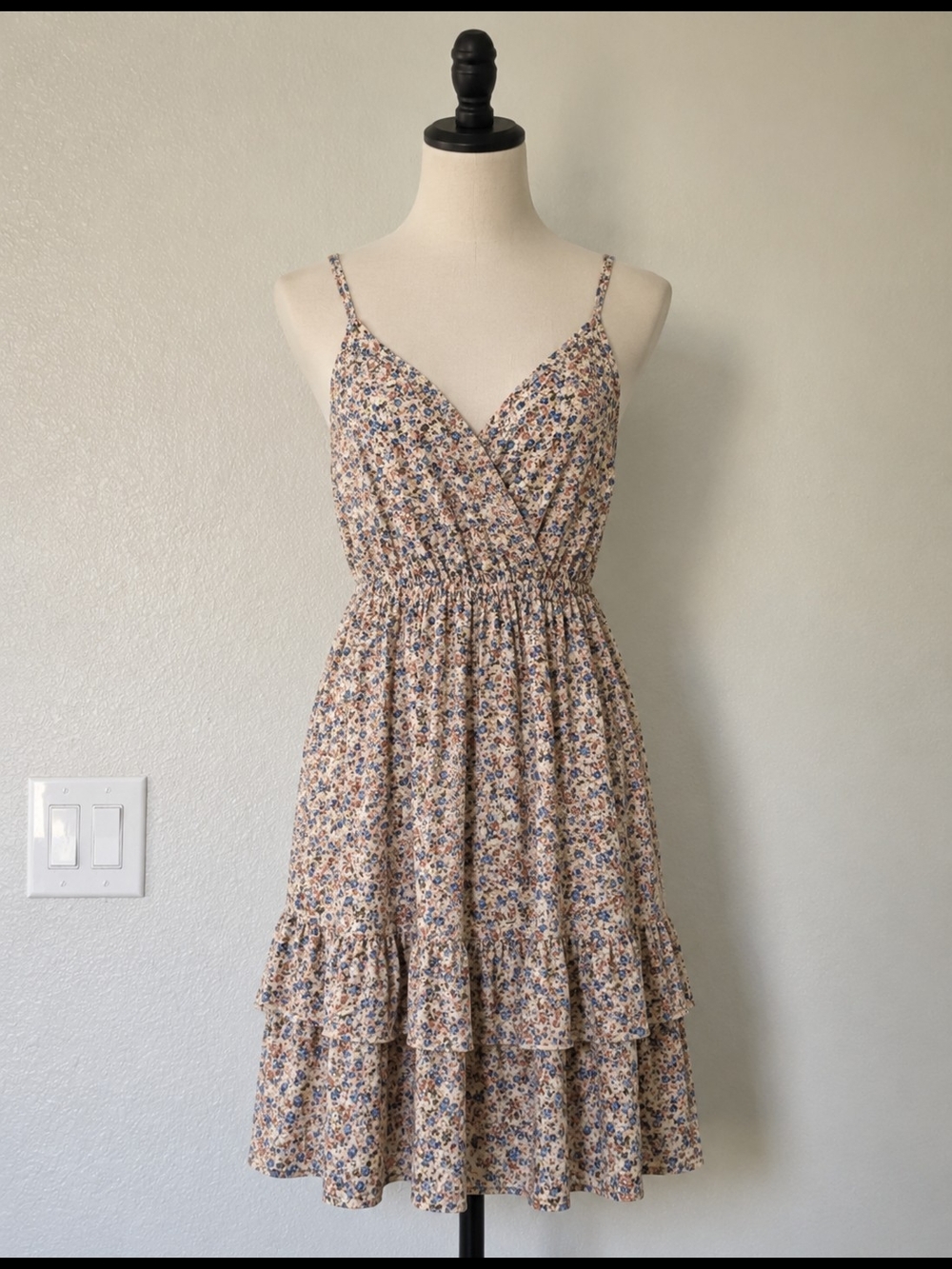SHEIN Beige Floral Spaghetti Strap Tiered Dress